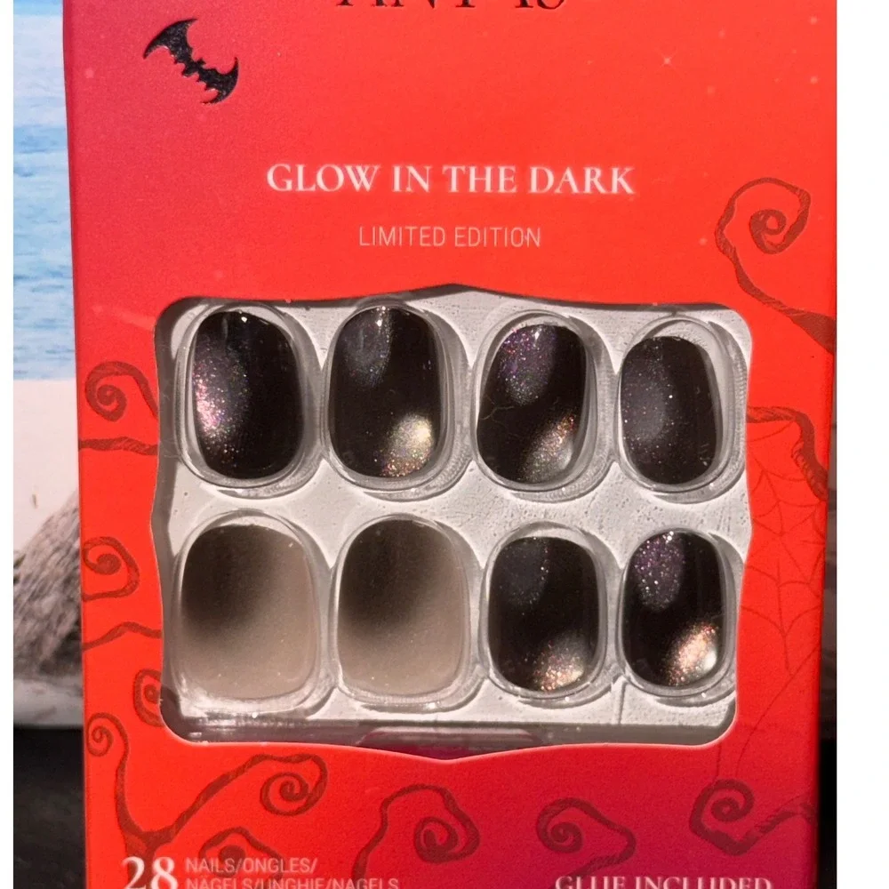 KISS Voguish Fantasy Glow in the Dark Limited Edition Press On Nails Short 20600